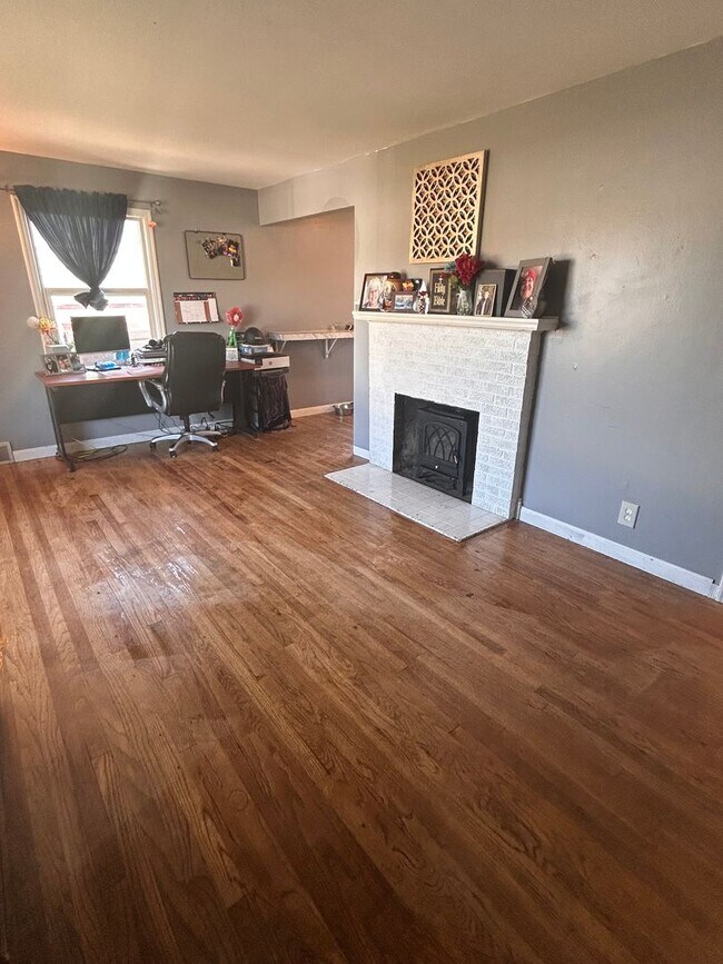 Building Photo - Charming family home