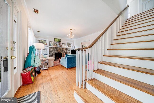 Building Photo - 6402 Ridge Dr