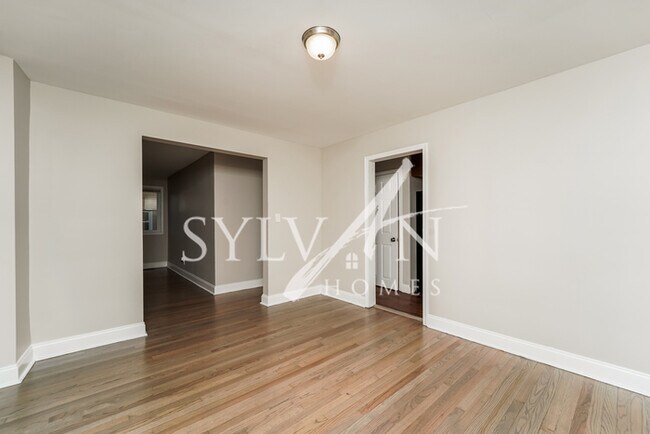 Building Photo - Prepare to fall in love with this 4 bedroo...