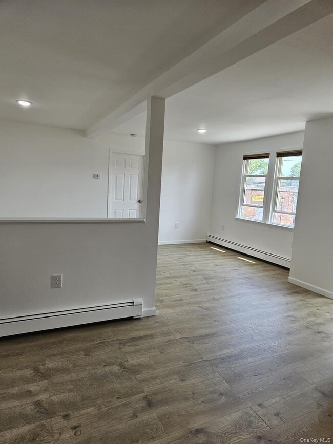 Building Photo - 480 Westbury Ave