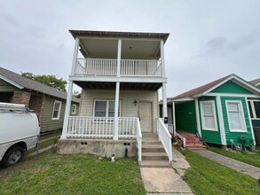 Building Photo - 4018 Ursuline St