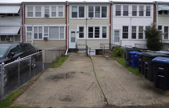 Building Photo - 3618 18th St NE