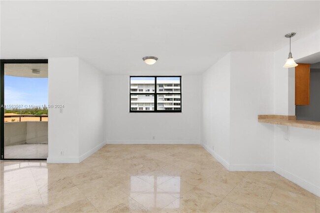 Building Photo - 170 Ocean Lane Dr