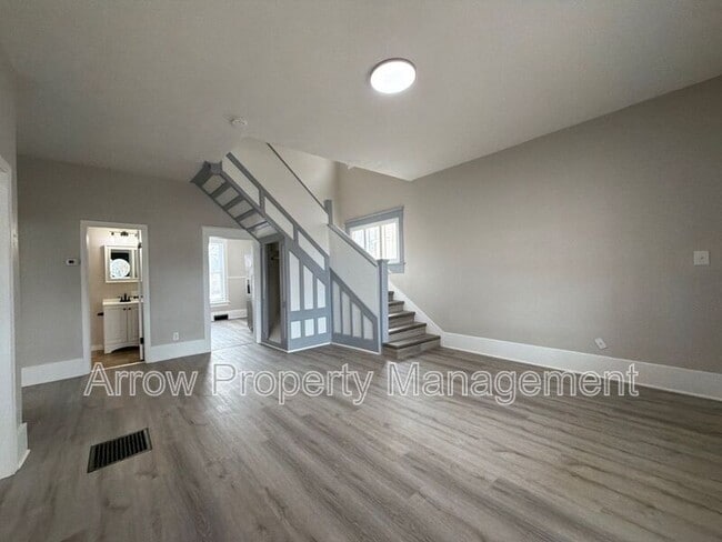 Building Photo - 126 S 28th St