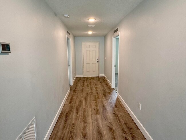 Foto del edificio - 692 SW Hamberland Ave