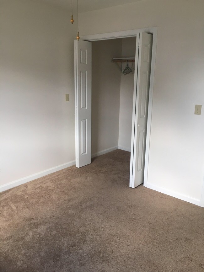 Foto del edificio - 3832 Sleepy Hollow Dr