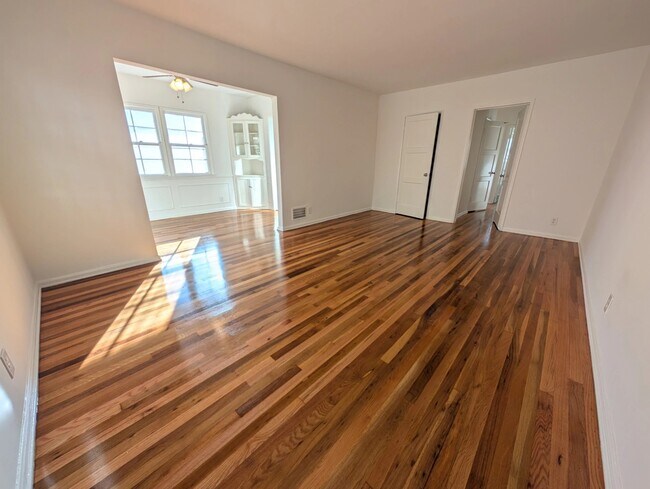 Foto del edificio - 838 N Sweetzer Ave