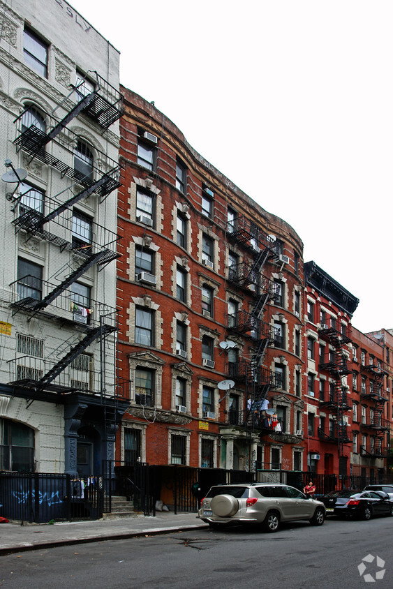 Building Photo - 233-235 Henry St