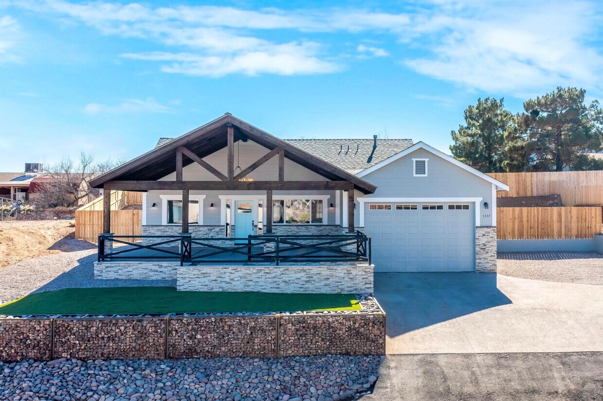 Foto principal - 1337 E Elm St