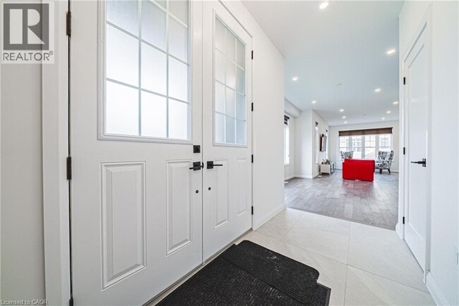 Building Photo - 28 Cherry Blossom Hts