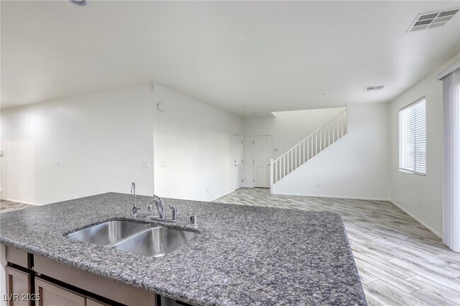 Foto del edificio - 5737 Fleming St