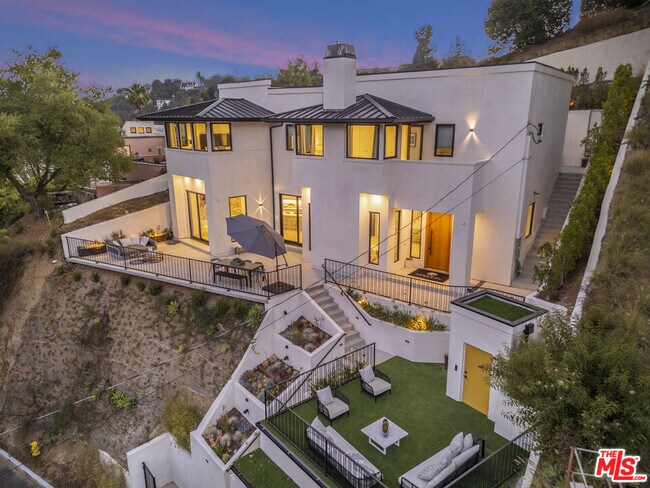 Foto del edificio - 3101 Belden Dr