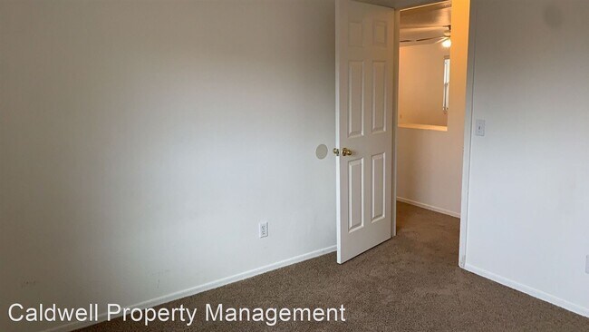 Building Photo - 227 E Scarlet Maple St