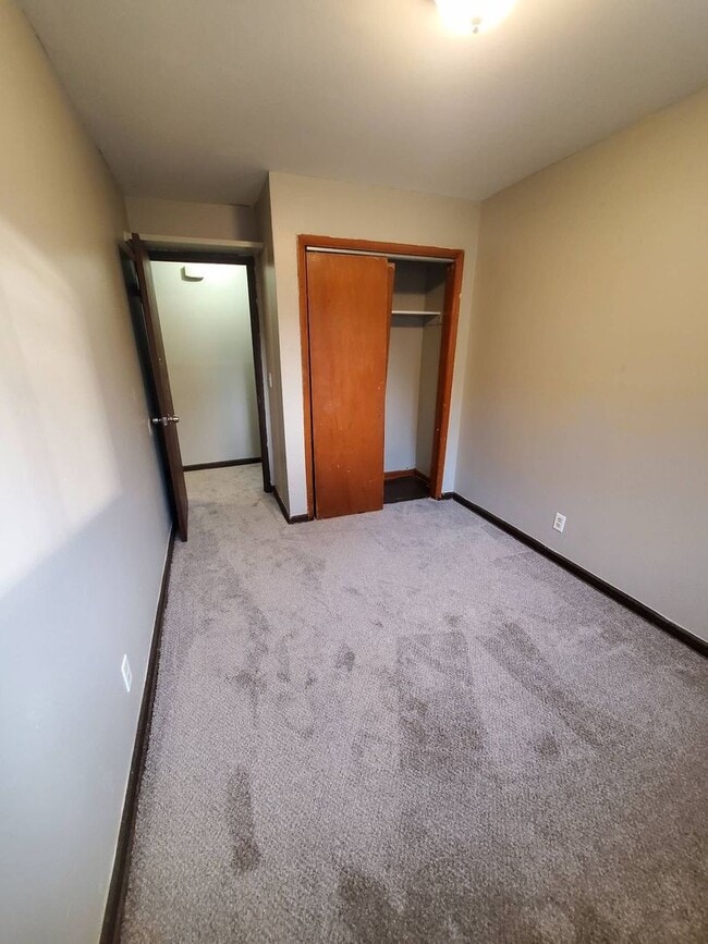 Building Photo - 8200 W Villard Ave