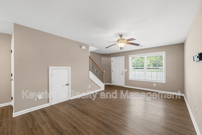 Building Photo - 301 Landrum Pl