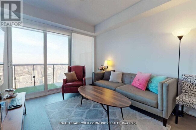 Photo du bâtiment - 488 University Ave