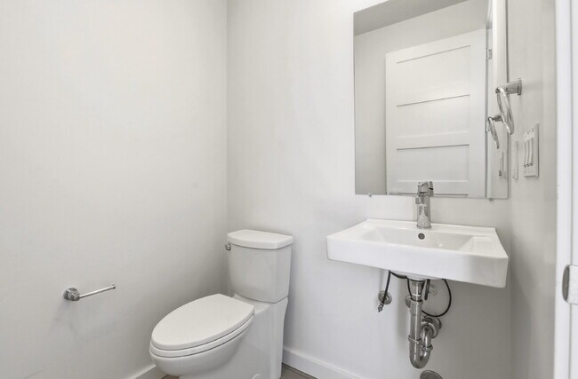 Foto del edificio - $2,745.95, 2-bed, 2.5 bath, located in Denver with a Rooftop Patio