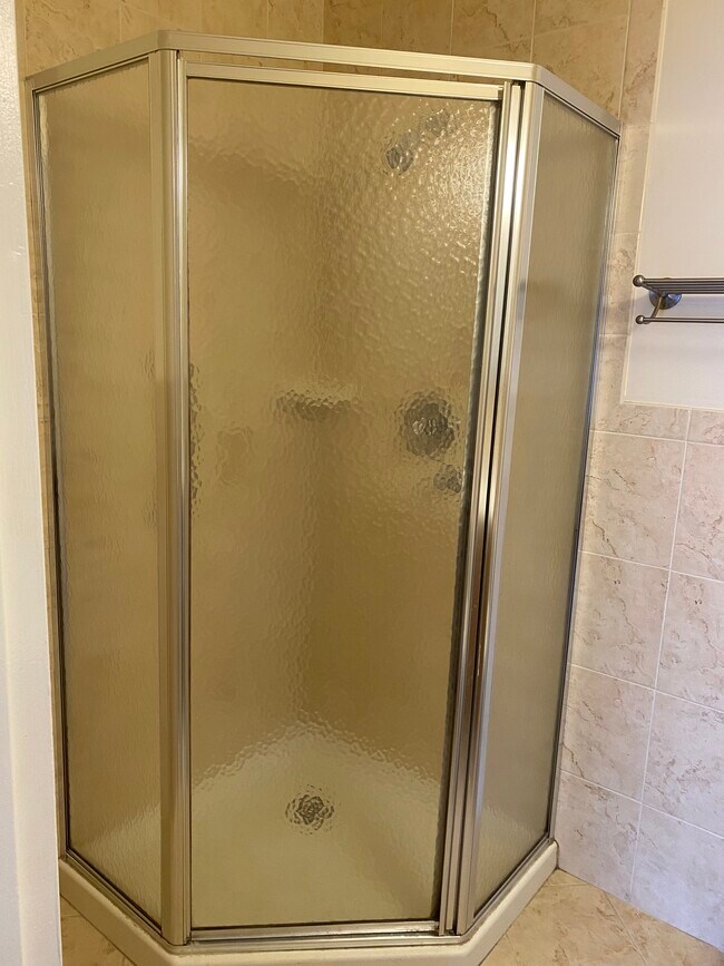 Baño principal - 57 Birchwood Rd