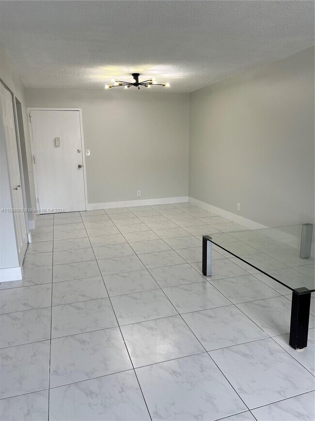 Building Photo - 401 Golden Isles Dr