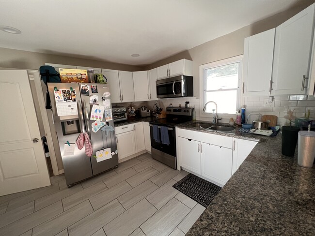 Building Photo - 401 W 86th St