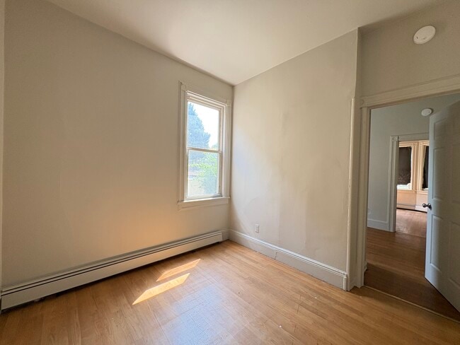 148 Broadway Ave 1R - 146 Broadway
