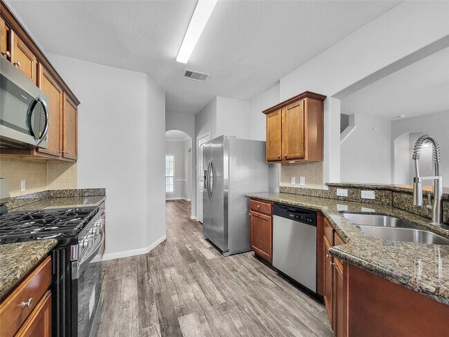 Foto del edificio - 2022 Midlane Drive