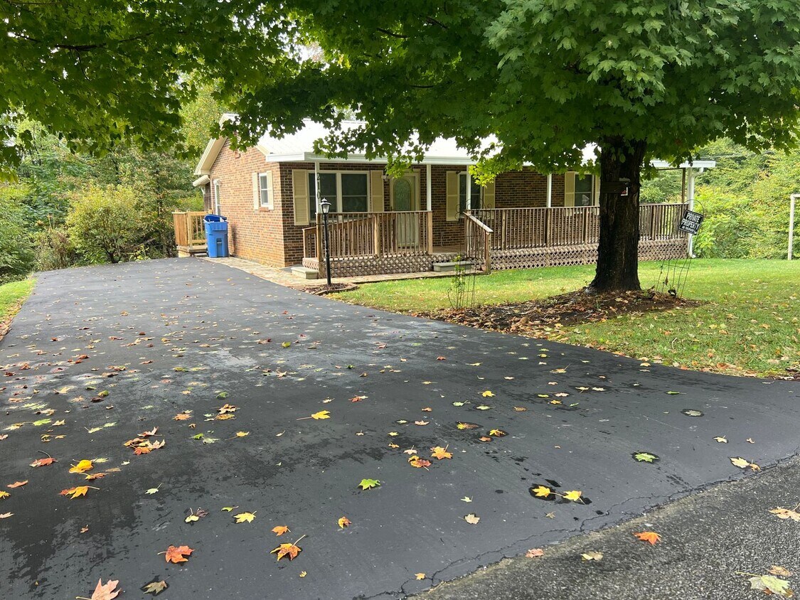 Foto principal - 3bedroom 1bath in Central Jonesborough