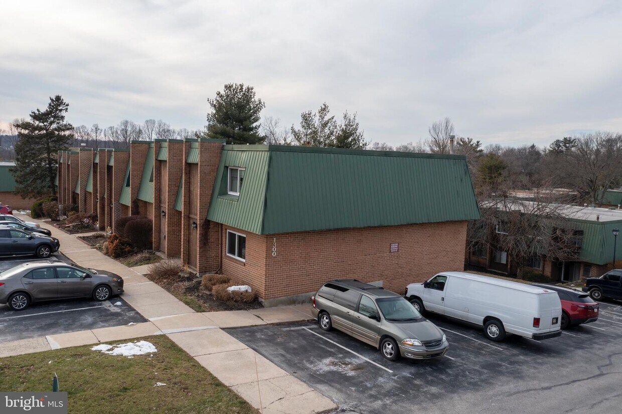 1301 Meadowview Ln Unit 1301, Mont Clare, PA 19453 Room for Rent in