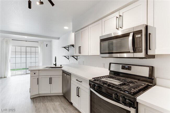 Building Photo - 2819 Briar Knoll Dr