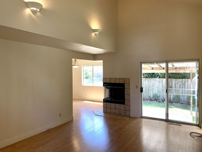 Building Photo - Opulent 3 Bedroom home in Rohnert Park