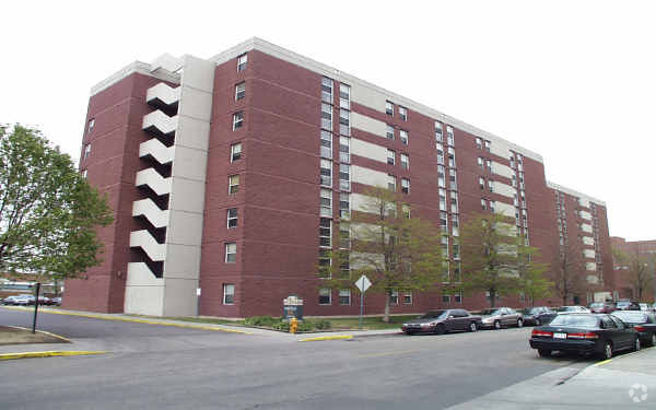 Building Photo - Tower At Speer