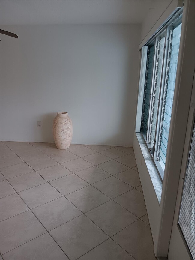 Foto del edificio - 1110 N Riverside Dr