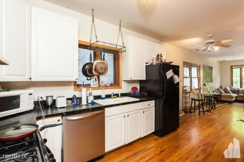 Foto principal - 1505 N Elk Grove Ave