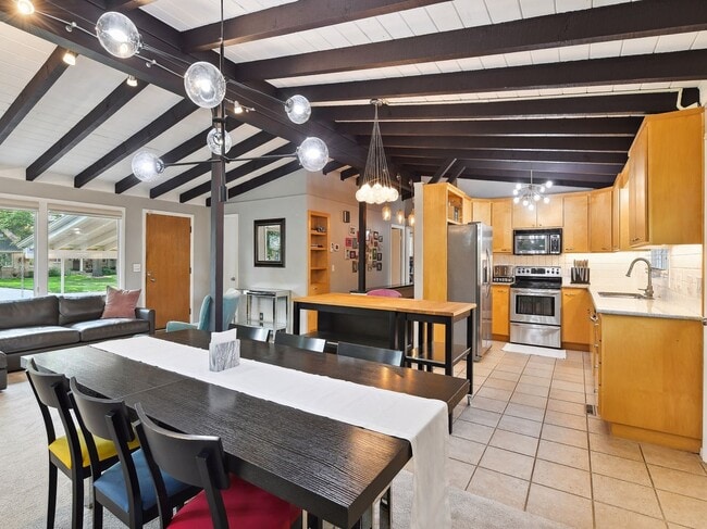 Foto del edificio - 6017 Halifax Ave S