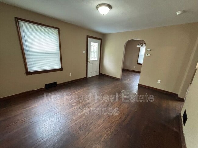 Building Photo - 348 Nassau St