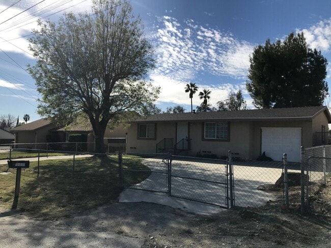 Photo - Aspen Ave - BLUE Apartment