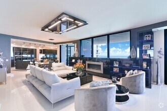 Building Photo - 18555 Collins Ave