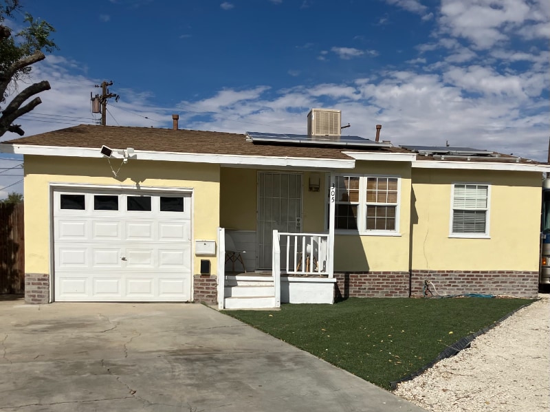 Primary Photo - 305 W Ave J 10