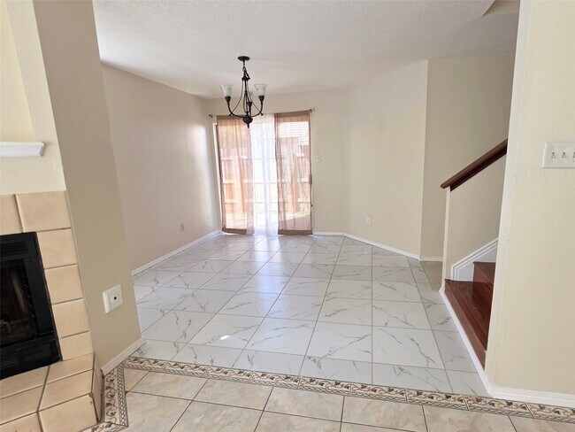 Foto del edificio - 13939 Plantation Valley Dr