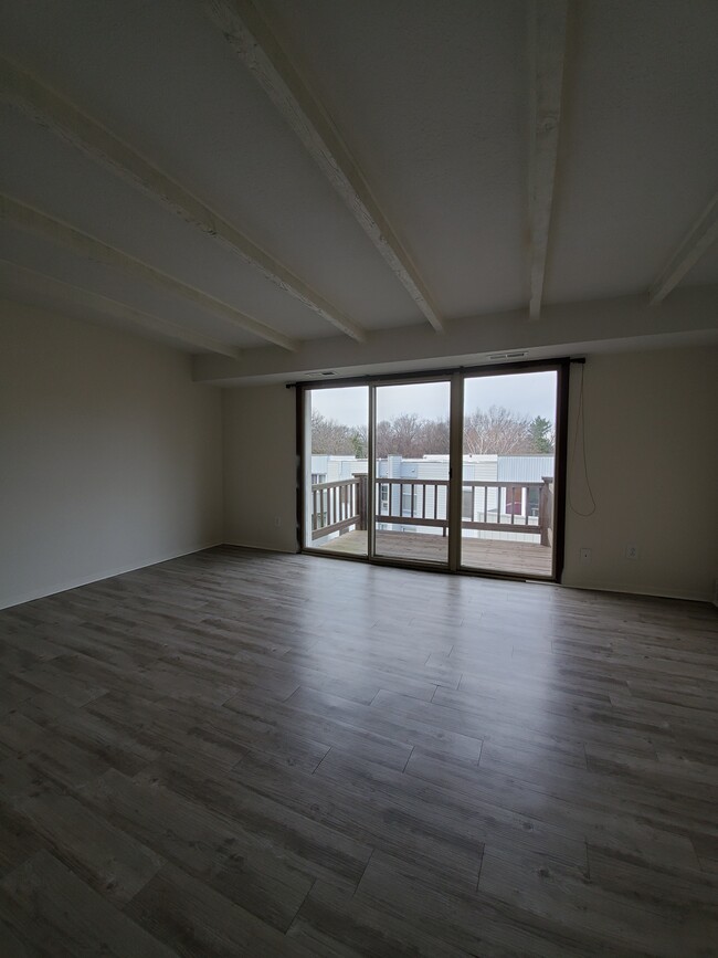 Living room - 1675 Cedarwood Dr