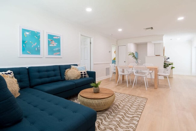 Building Photo - 402 S Orlando Ave