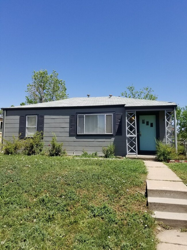 Don’t miss out on this super cute single-f... - Don’t miss out on this super cute single-f... House