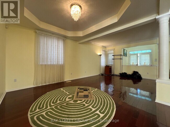 Photo du bâtiment - 348 Shirley Dr