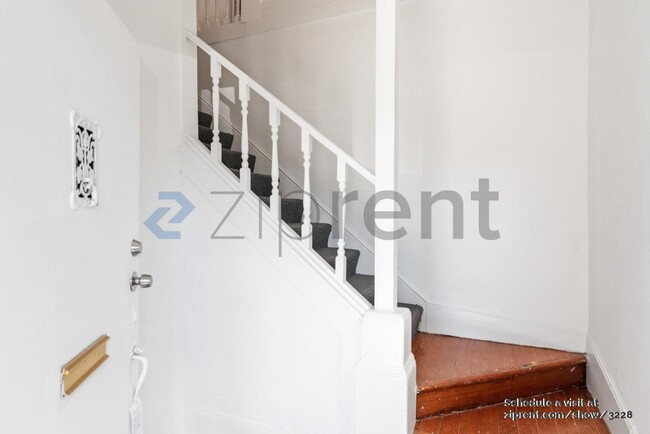 Building Photo - 928 60th St