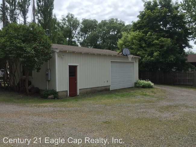 Building Photo - 1404 Jasper St