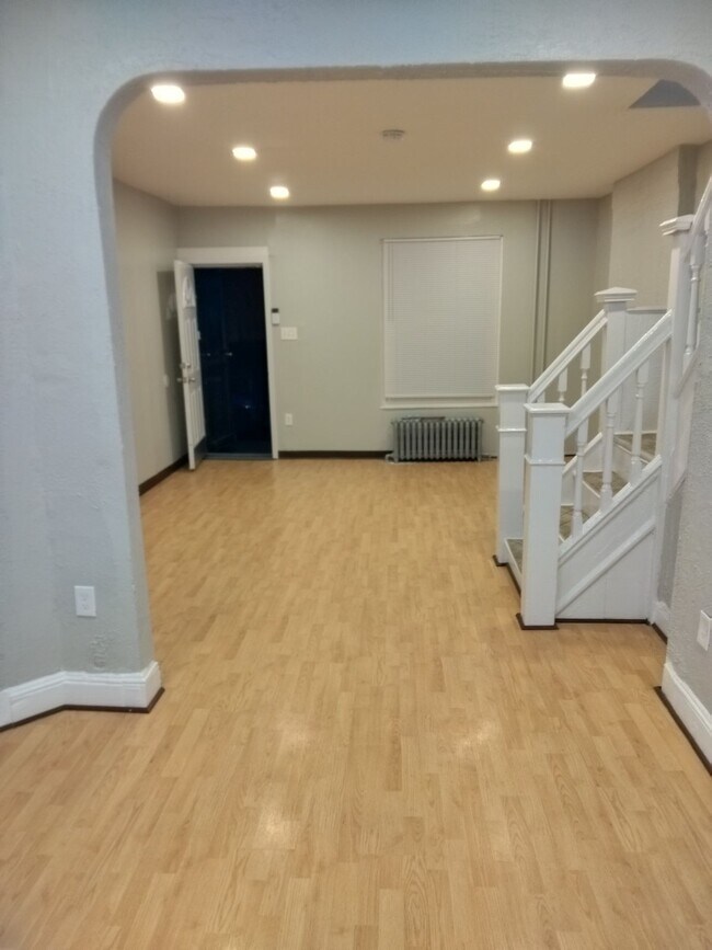 Building Photo - 102 N Edgewood St