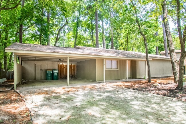 Building Photo - 2717 S Millbend Dr