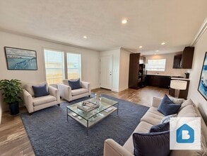 Building Photo - 1907 E Routt Ave