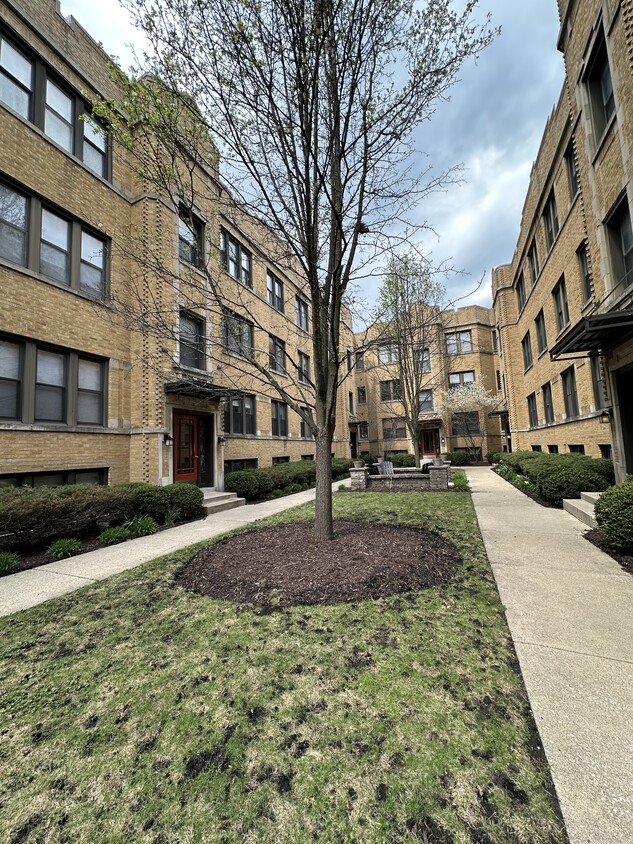 Foto principal - 1360 W Estes Ave