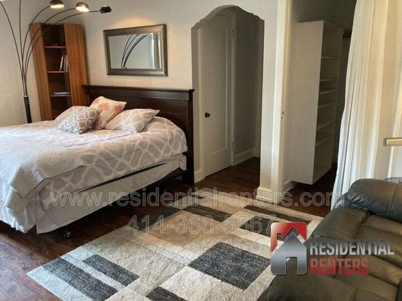 Foto principal - 1028 E Juneau Ave